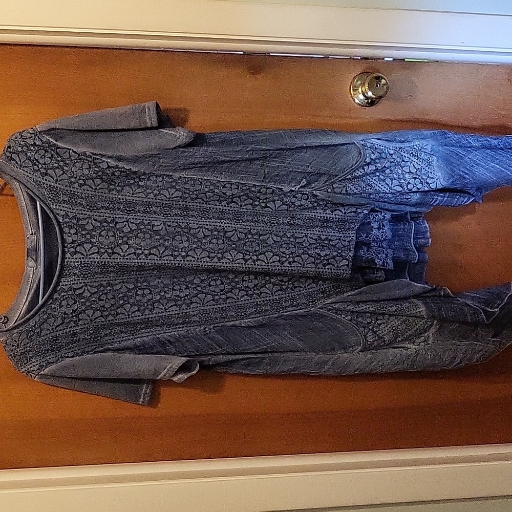Simply Couture tunic with lace front. XL
